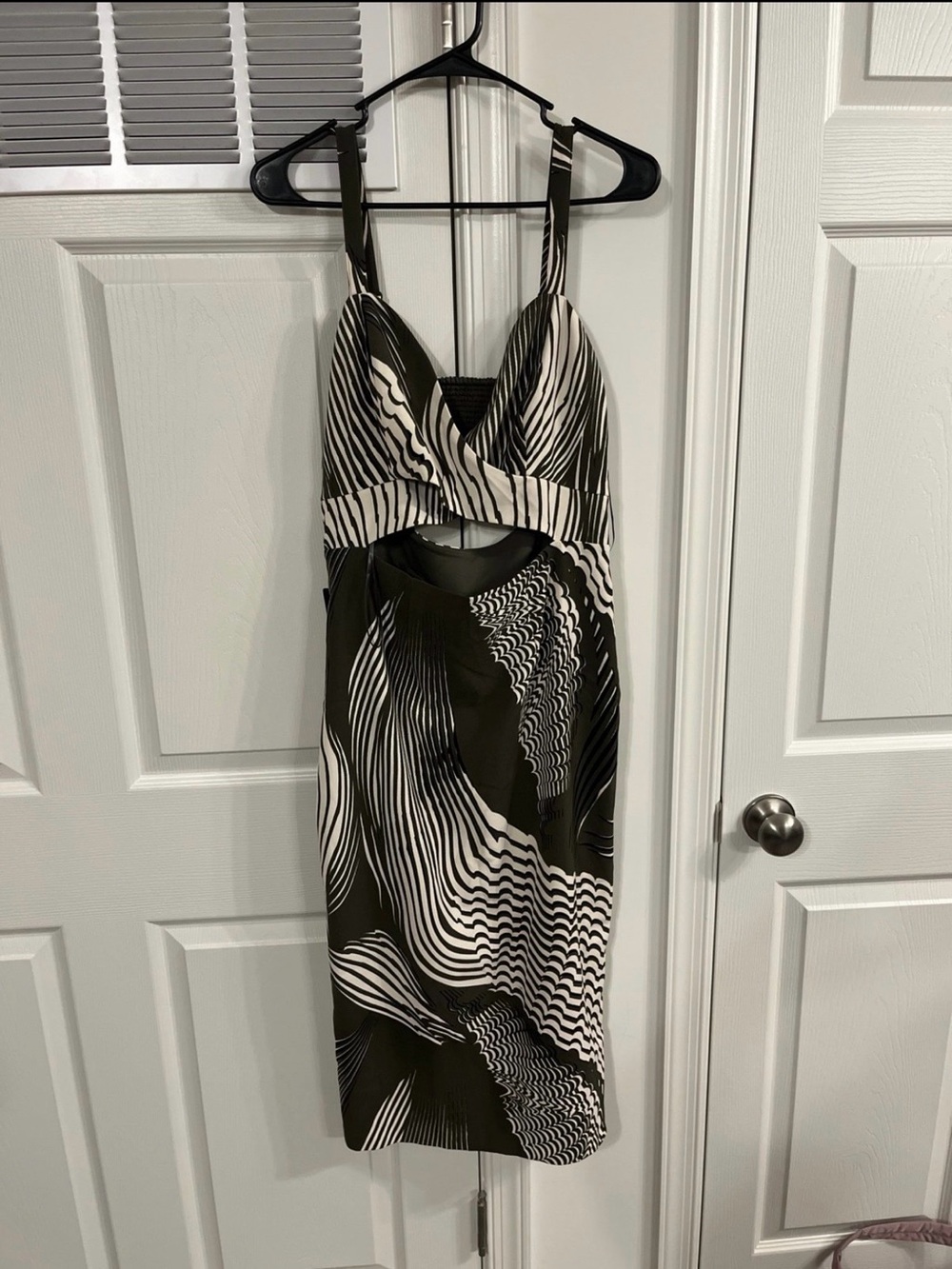 NWOT Beautiful Express Cutout Midi Dress - Picture 6 of 6